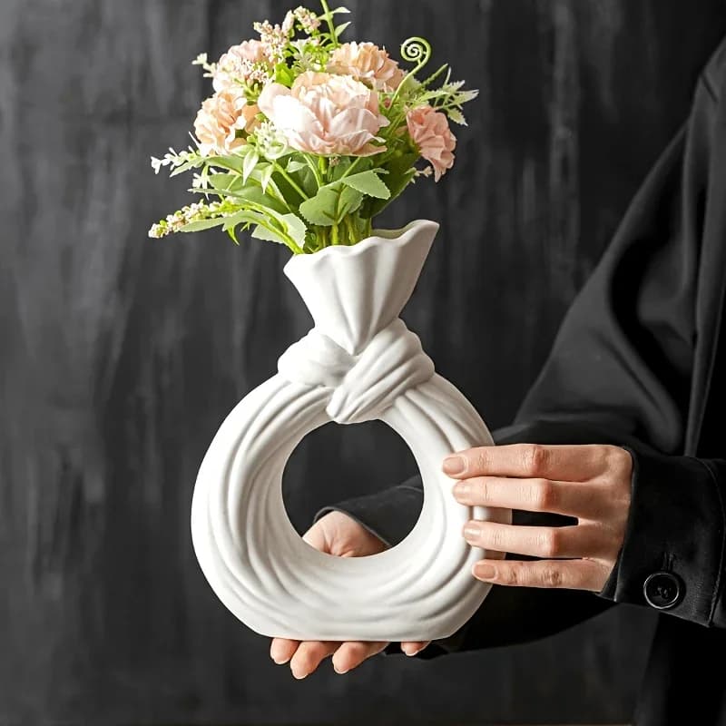 Donut Vase Round Hollow Openwork  Art Decor Centerpiece Vase Nordic Boho Hollow Decor Vase Festival Gift Hydroponic Bottle