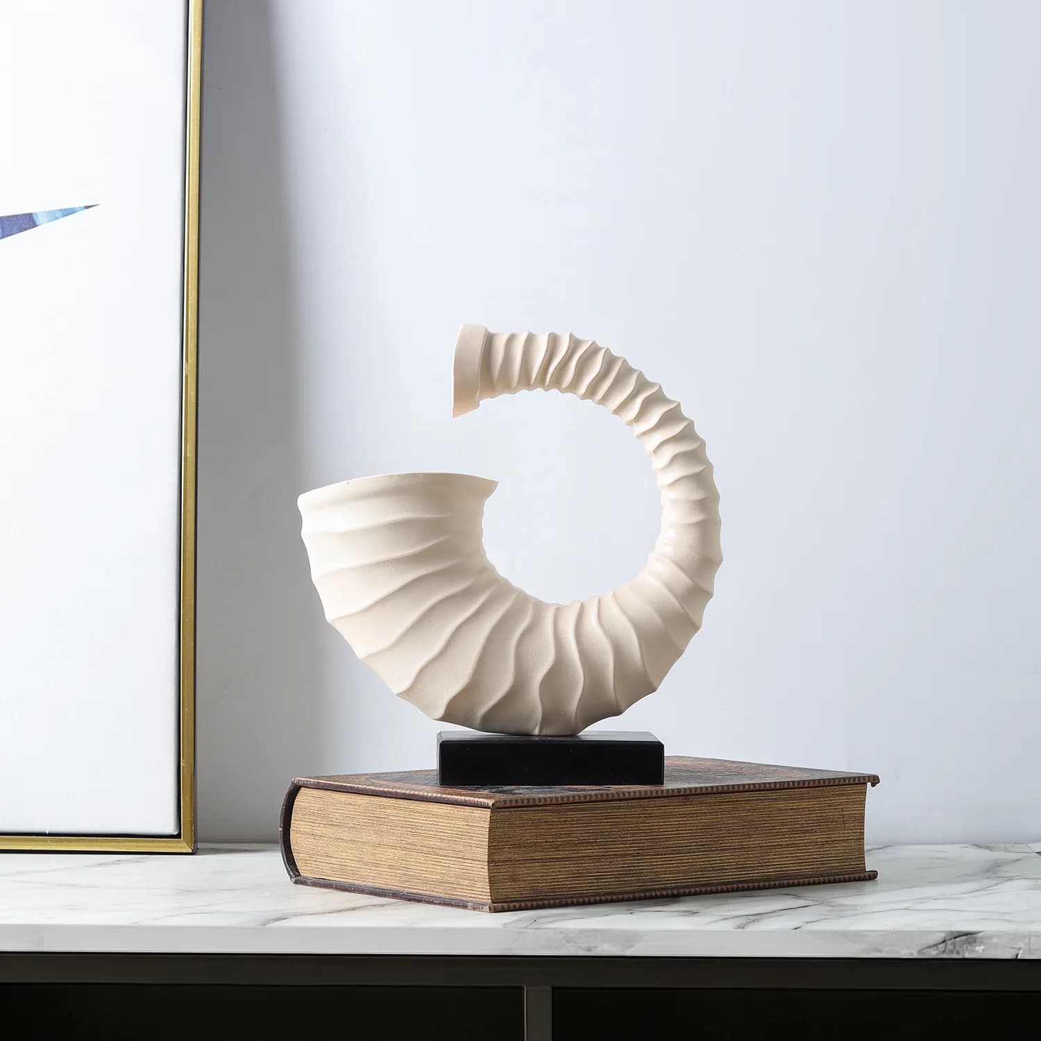 Old-fashioned retro resin conch horn horn ornaments home model living room bedroom study room accessories