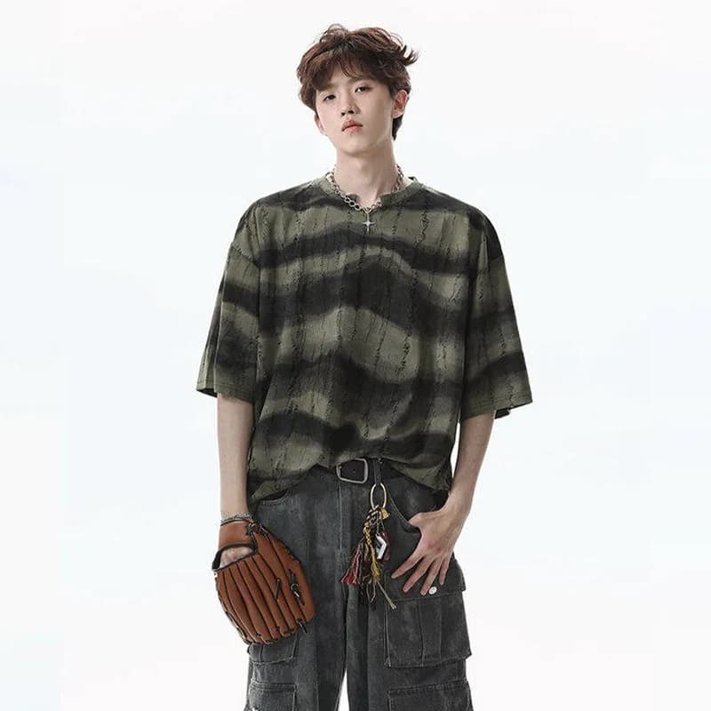 Striped V-neck Short-sleeved T-shirt Men Summer Cool Stylish High Street American Trend Loose Half-sleeved T-shirt for Teenagers
