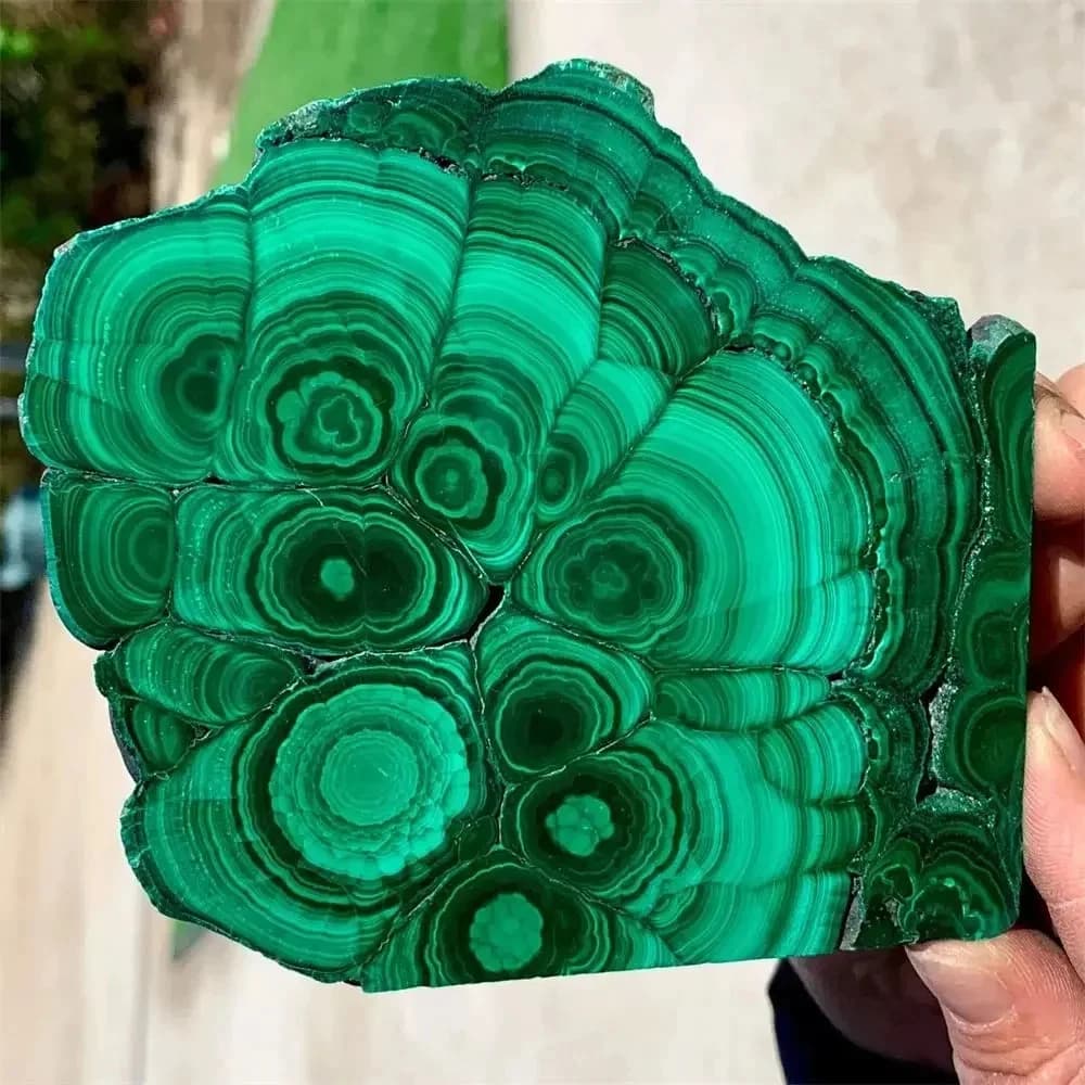 Natural Crystal Gemstone Plate Malachite Stone Home Spirit Decoration and Witchcraft Altar Magic Crystal Rune Healing