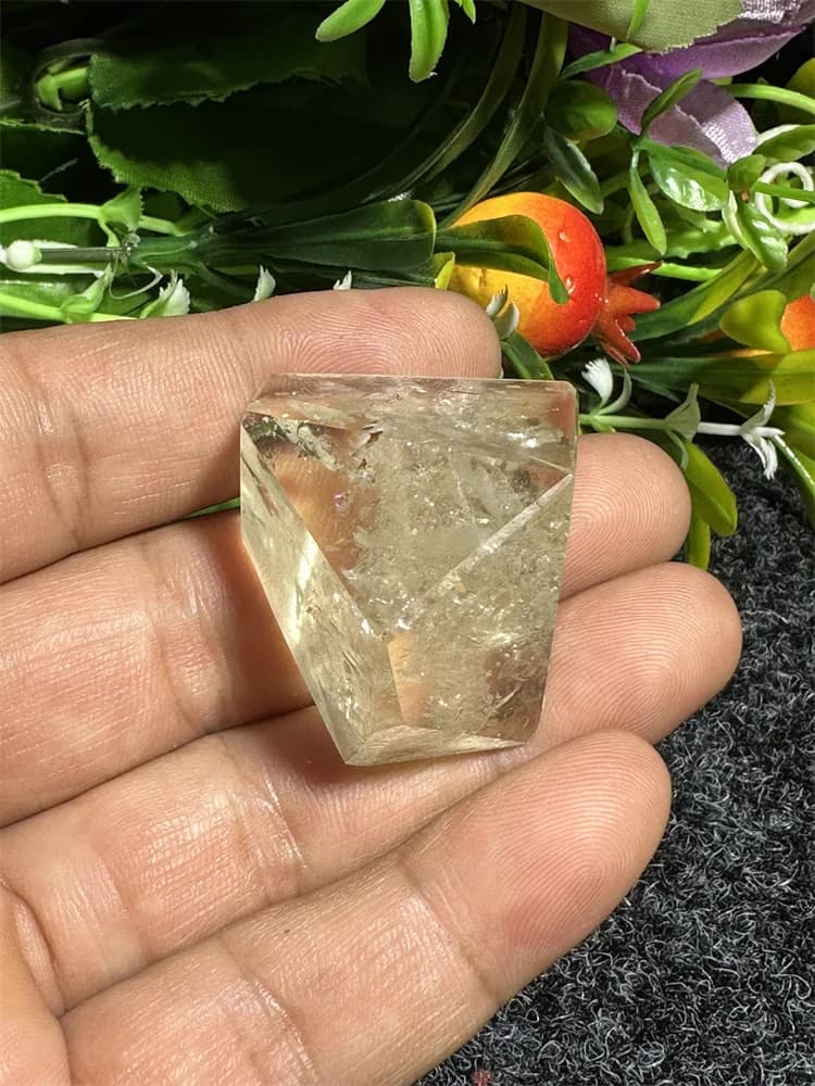 Natural Beauty Citrine Polyhedron Gemstone Crystal Healing Home Décor Witchcraft Sacrifice Palm Holiday Gifts