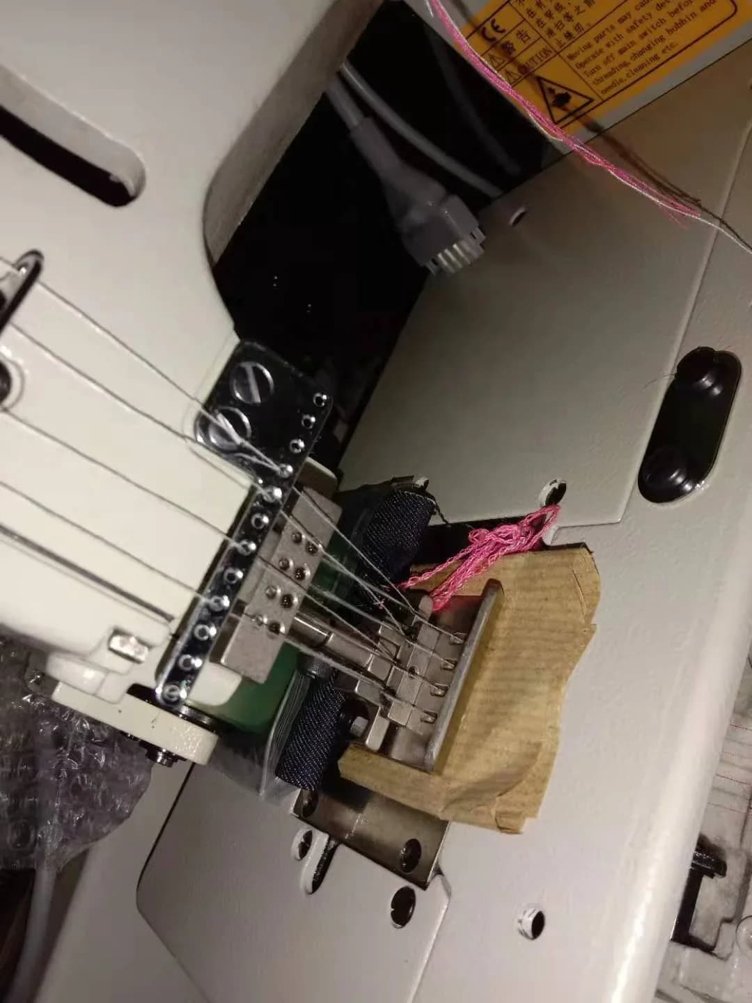ST 1404P/PMD 4-needle Flat-bed  Sewing Machine with Metering Device for Attaching  Elastic Band