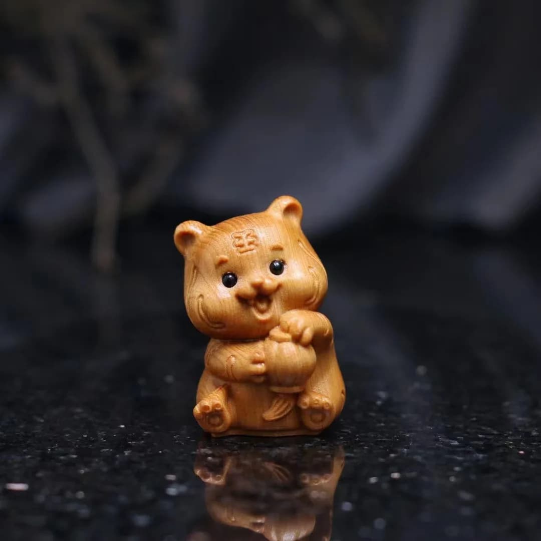 Cypress Wood Carved Cute Cartoon Lantern Tiger Figurine Chinese Zodiac Wenwan Hand Play Creative Craft Desktop Ornament