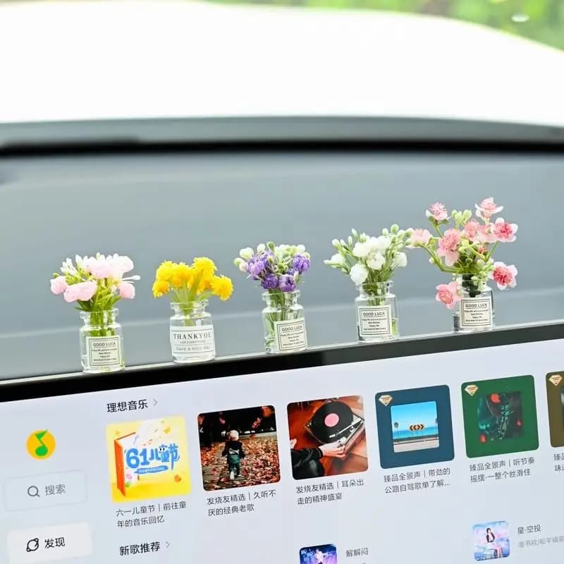 Car Ornaments Healing Mini Cute Car Window Vase Car Interior Accessories Center Console Decoration Decoration New Model