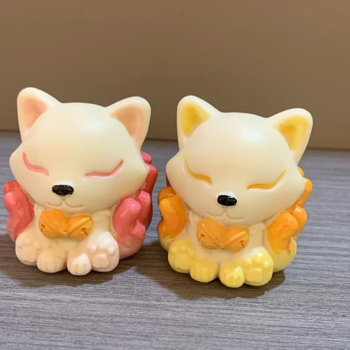 Ivory Nut Painted Nine‑Tailed Fox Figurine Car Desktop Office Tea Pet Small Decor Ornament Craft Accessory