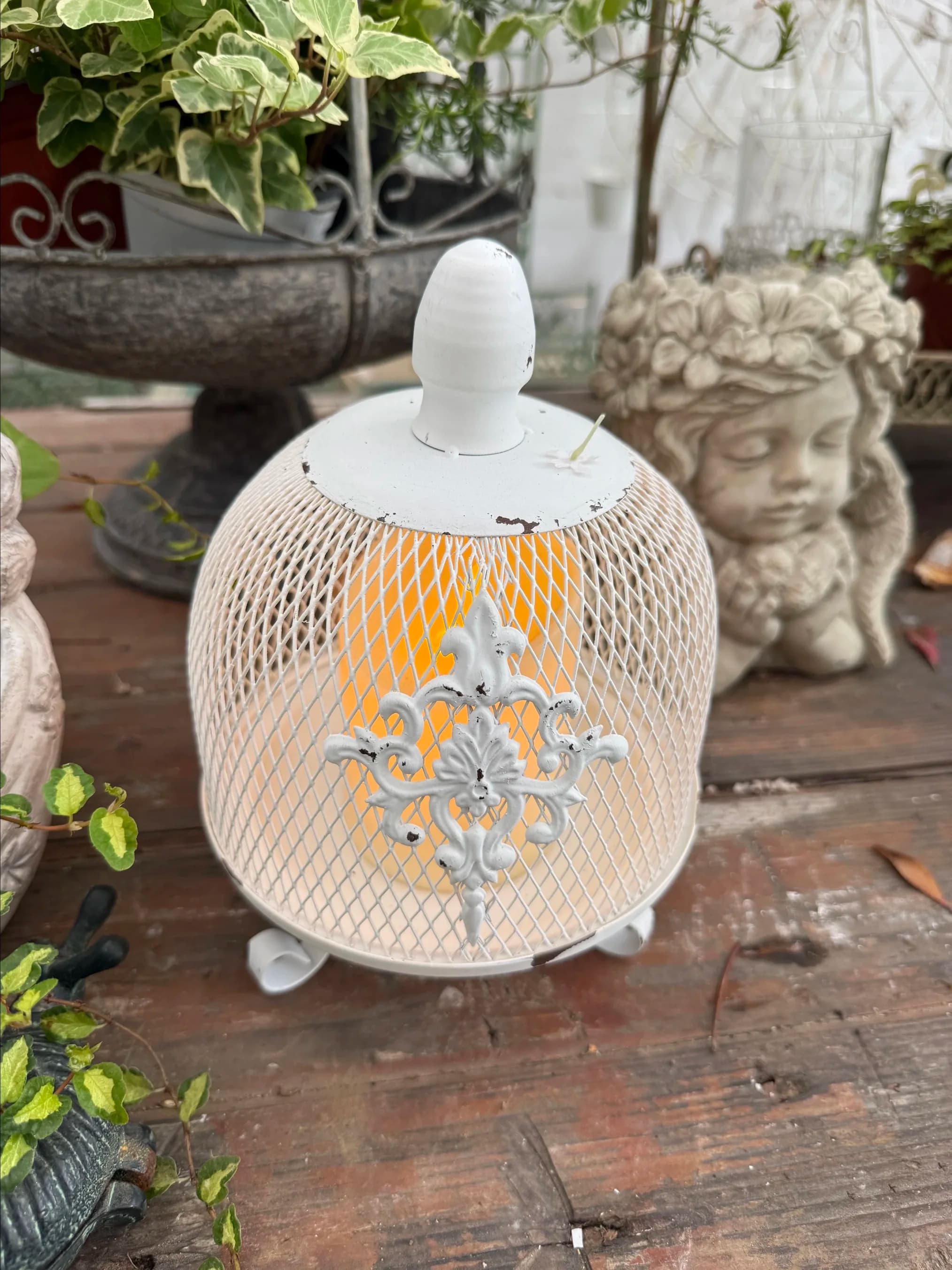 Vintage White Metal Mesh Candle Lantern Decorative Cloche with Tray, French Country Tabletop Candle Holder for Home Garden Decor