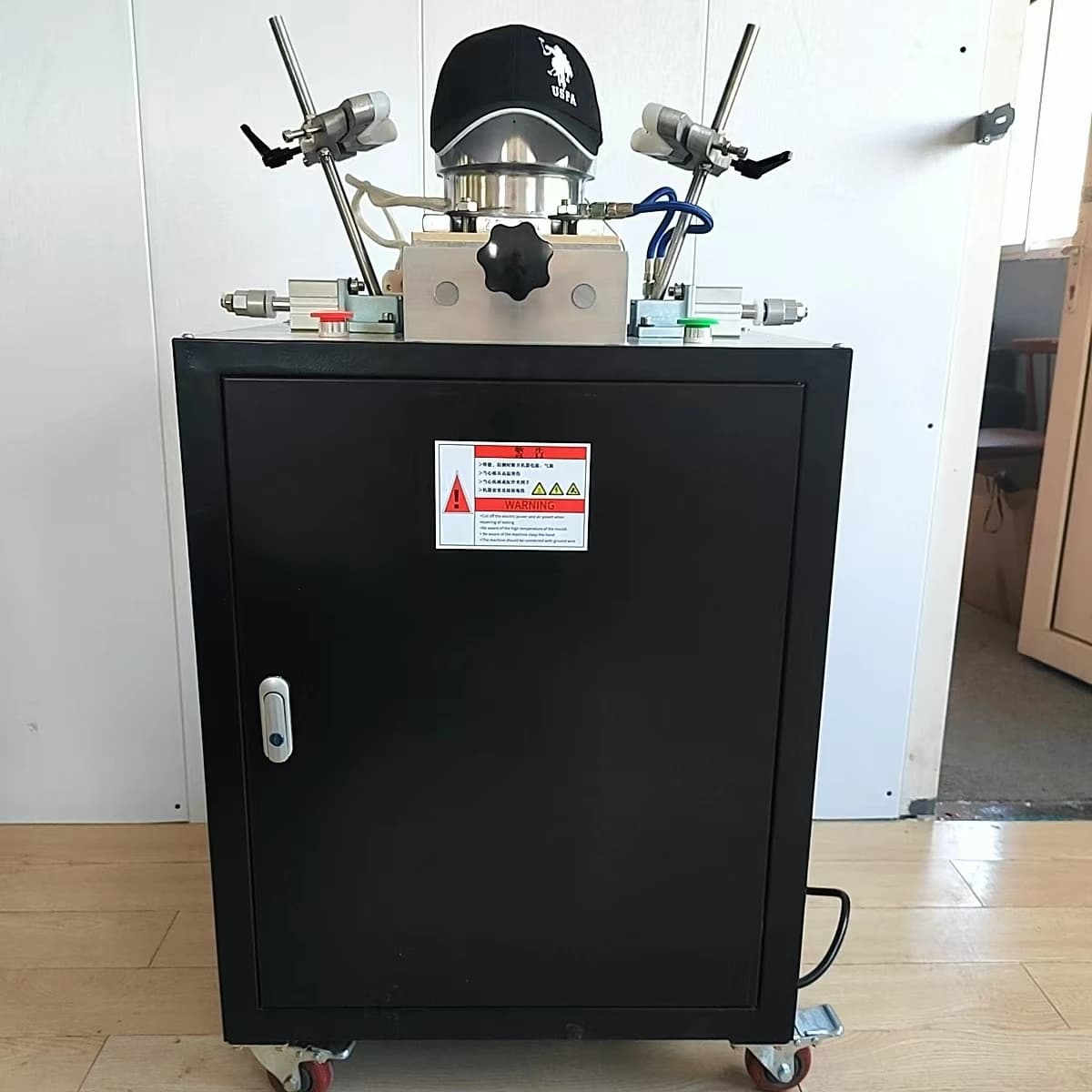 Single-head Ironing Cap Machine Includes an air Compressor and an Internal Water tank Baseball Hat Steam Ironing Machine