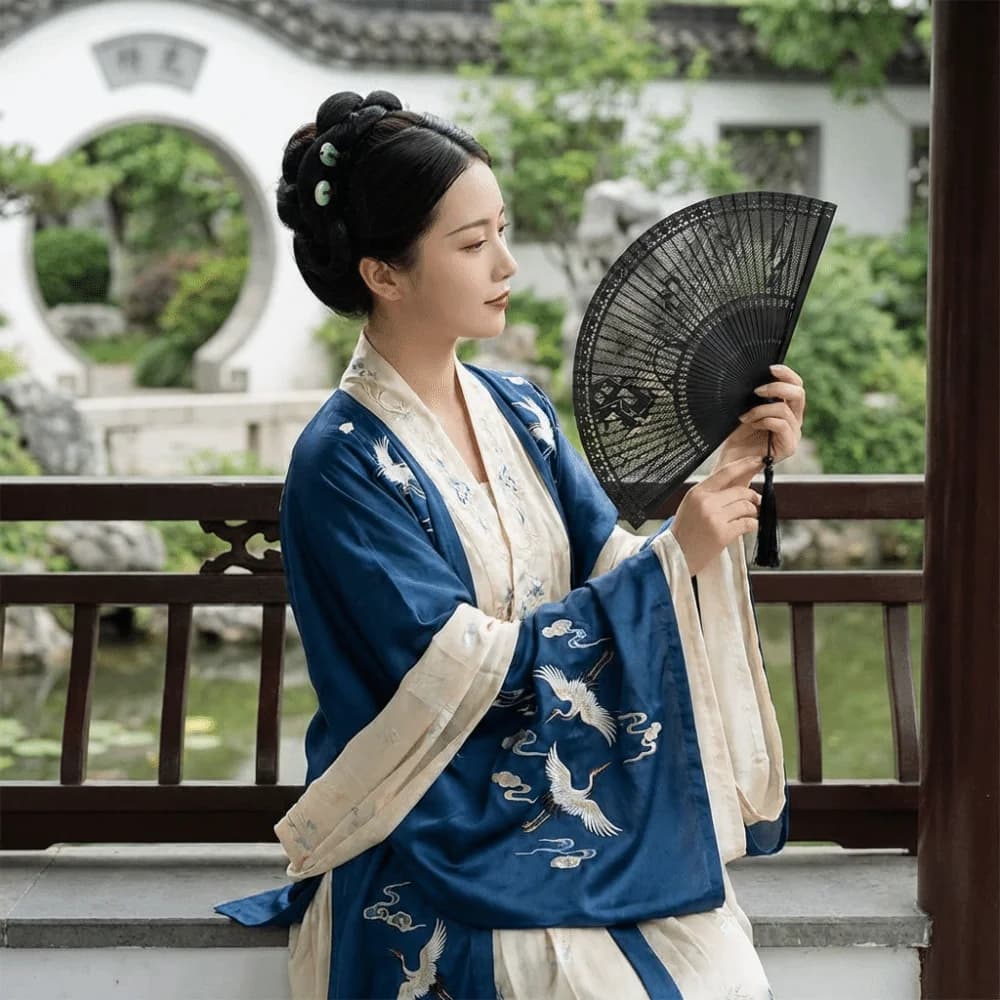Exquisite Portable Hollowed-Out Folding Fan Classical Vintage Handheld Fan Decorative with Tassel Dance Fan Dancing Use