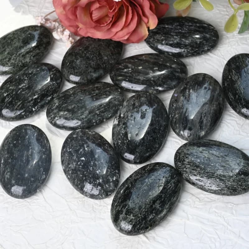 Natural Garden Quartz Palm Stone Half Transparent Under Strong Light Perfect Gift for Wedding Graducation Christmas Halloween