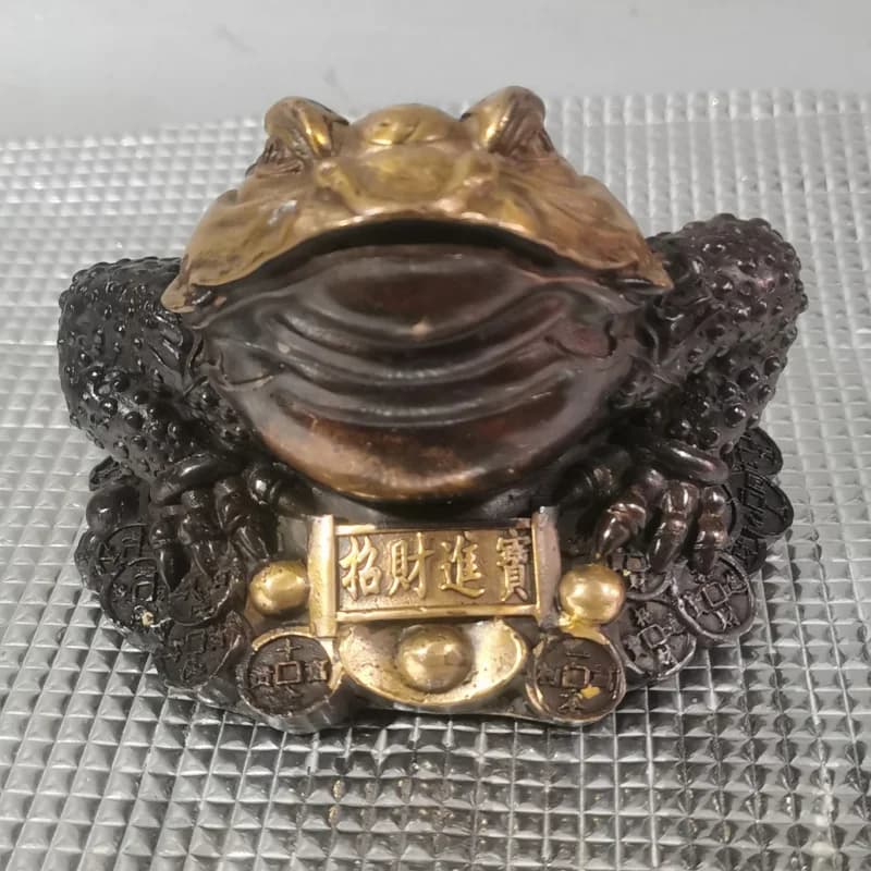 Antique Collectible Ornament: Gilt Bronze Money-Carrying Toad Decoration