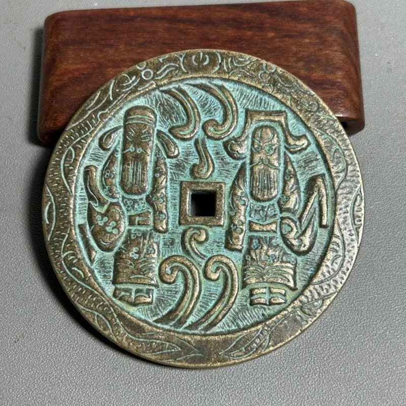 Antique and artifacts: Three-legged golden toad of the God of Wealth, ancient , decorative , exquisite coins, em