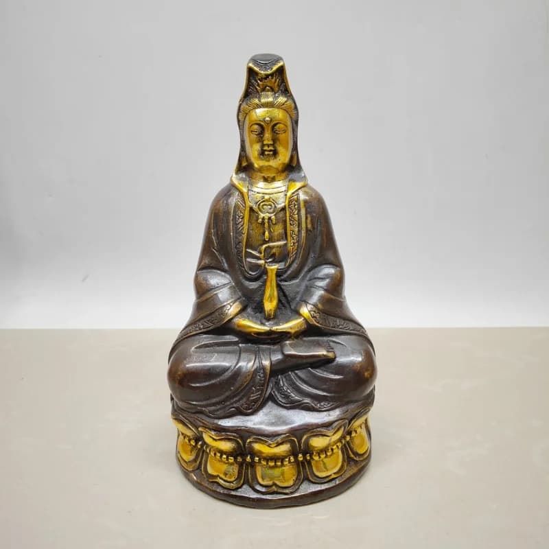 Antique collectibles: brass, copper, gilded ornaments, Buddha statues, Guanyin figurines, and decorative crafts