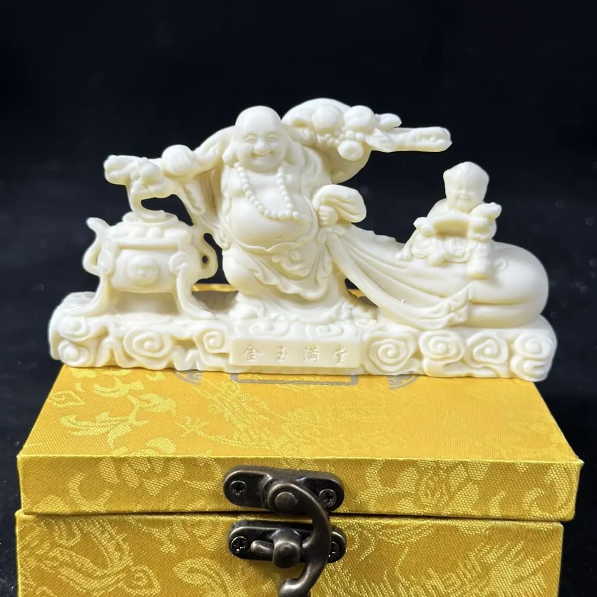 Ivory Nut Carved Wealth Abundance Laughing Maitreya Buddha Statue 14*7*3.7cm Office Living Room Desktop Car Craft Ornament