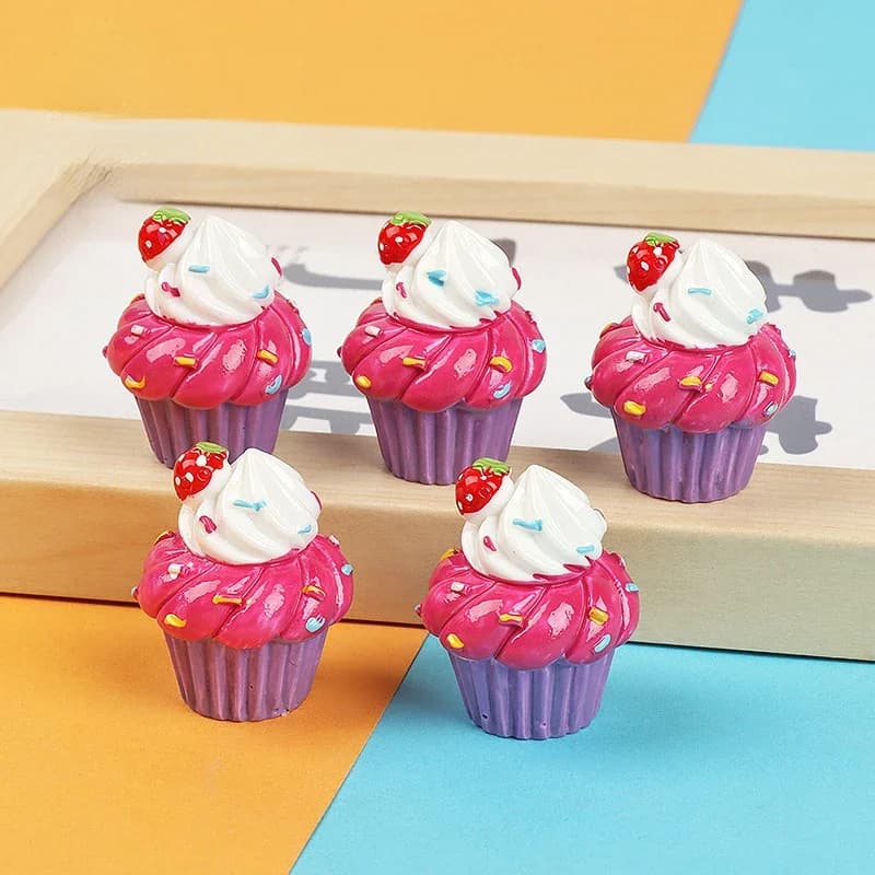 5pcs 3D Kawaii Resin Purple Cake Desk Accessories Statues Miniature Figures Dollhouse Items Figurines for Decoration Sculptures