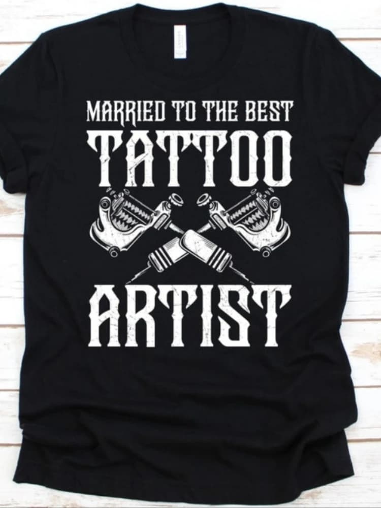 Tattoo Artist-Married to the Best Tattoo Artist Design with Crossed Tattoo Machines&Inked Hands- O-neck printed men's T-shirt.