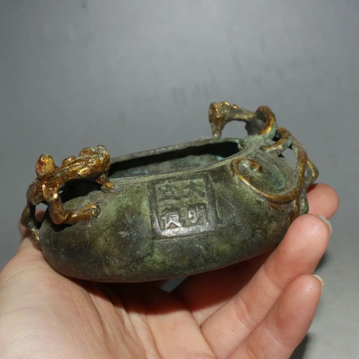 Old Xuande Dynasty Bronze Gilt Dragon Pixiu Beast Pen Wash Ashtray Pot Statue