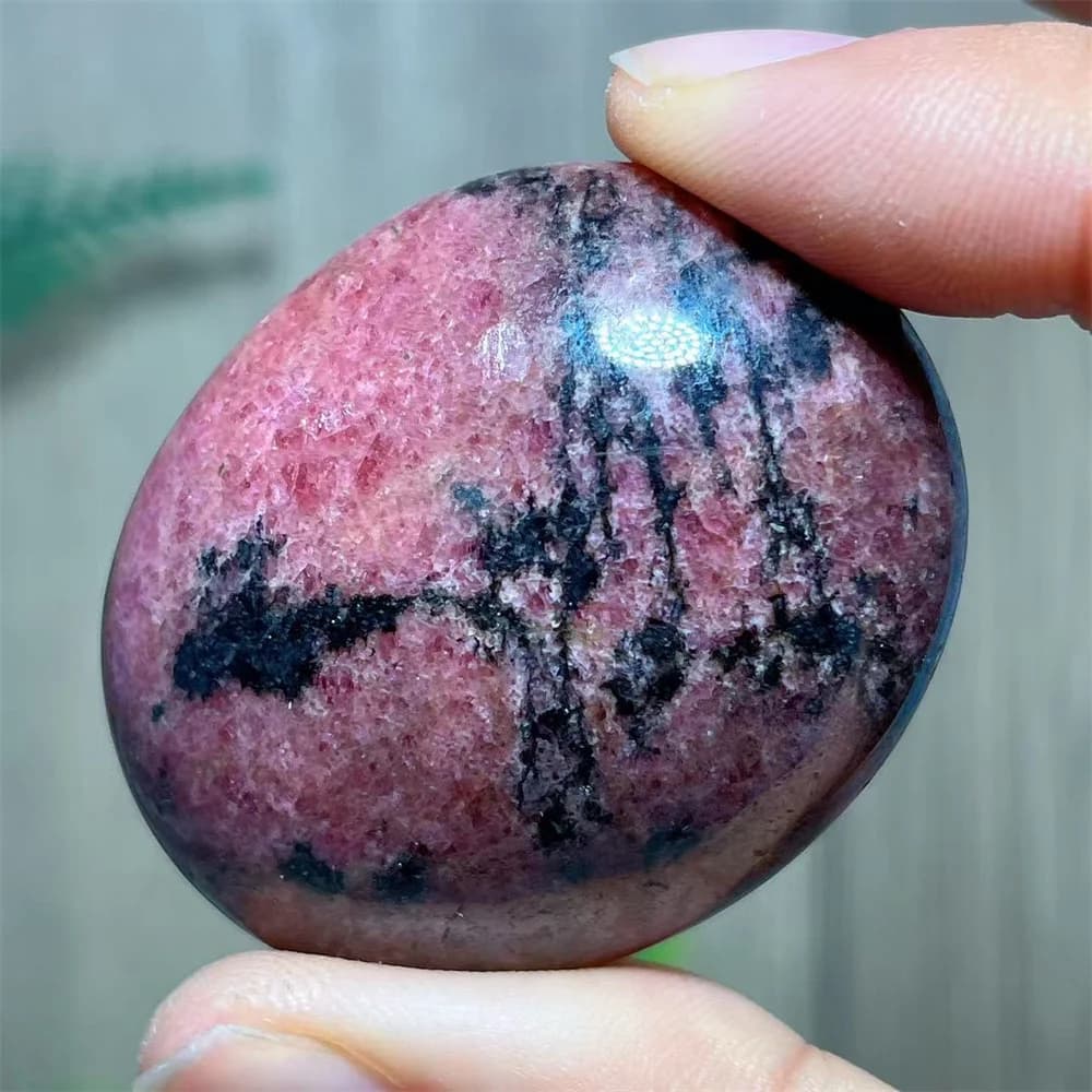 Crystal Natural Palm Rhodonite Red Stone Quartz  Crystal Natural Energy Reiki Mineral Stone Ornaments Specimen Feng Shui Room