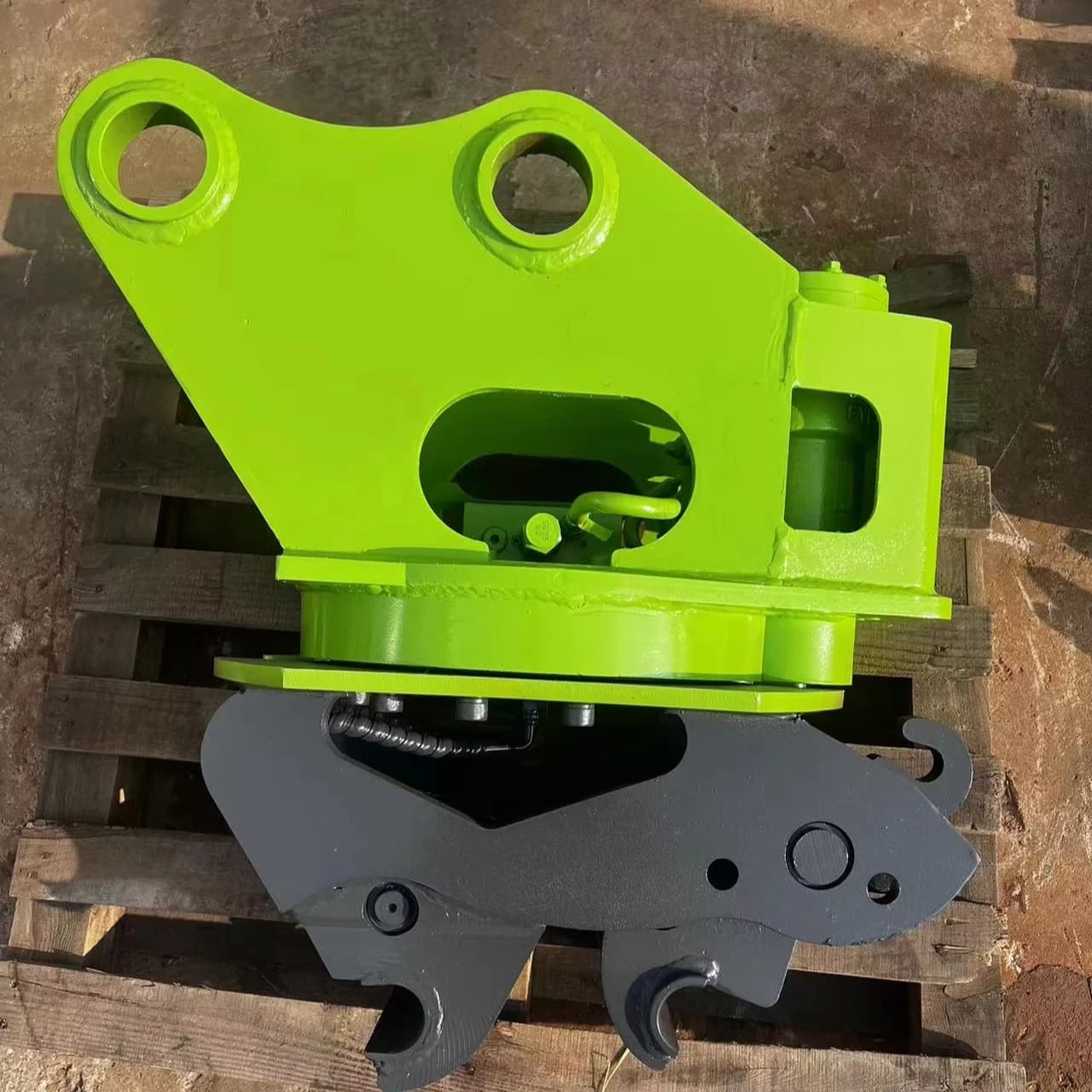CE Certificated Customized Excavator Tilt Rotator Quick Hitch Coupler