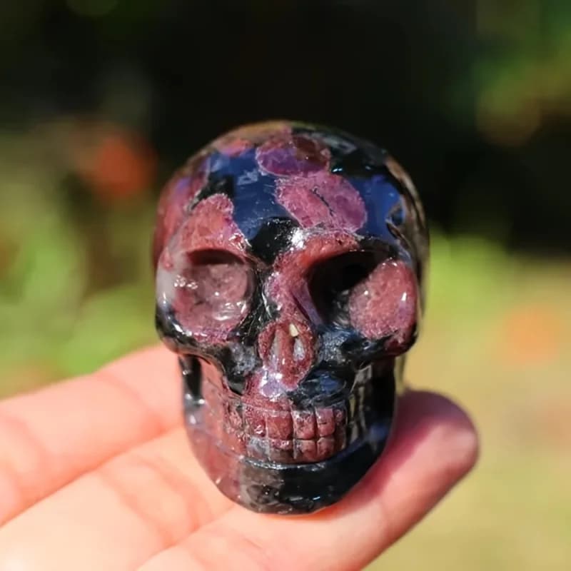 1pc Artificial Crystal Garnet skull,Home decoration,Halloween holiday decoration gifts, Christmas gifts,Artificial Crystal Gifts