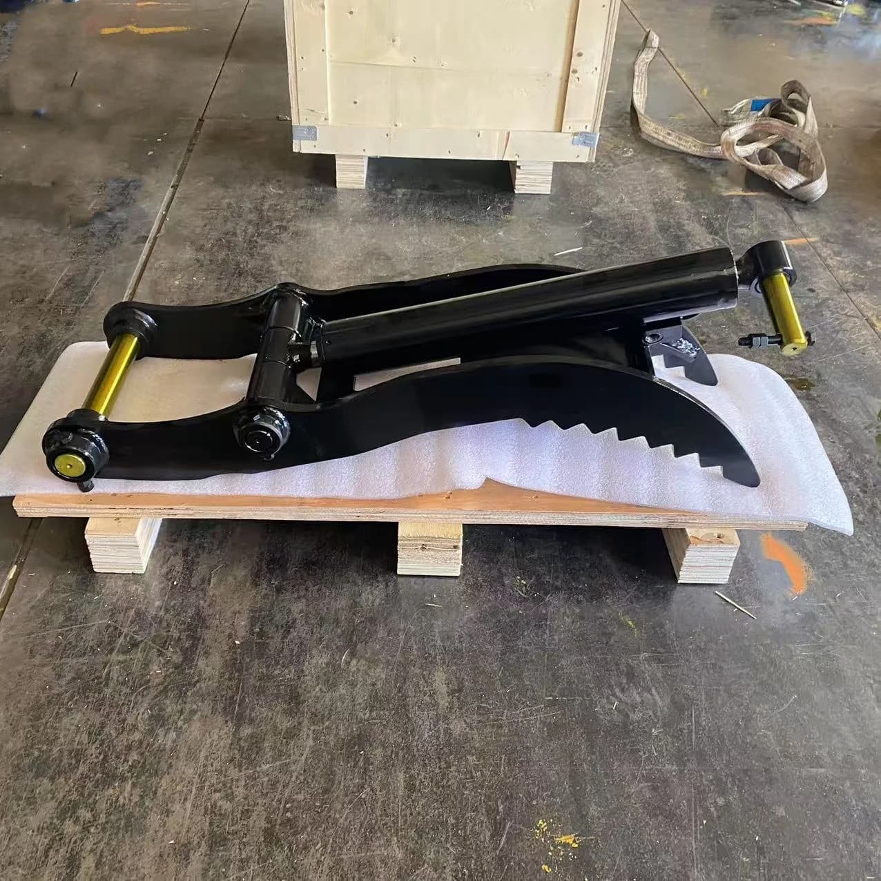 DHG Mini Excavator Hydraulic Thumb Q355B Material 25-40mm Pin Diameter No Welding Construction Machinery Attachment For 1.5-4