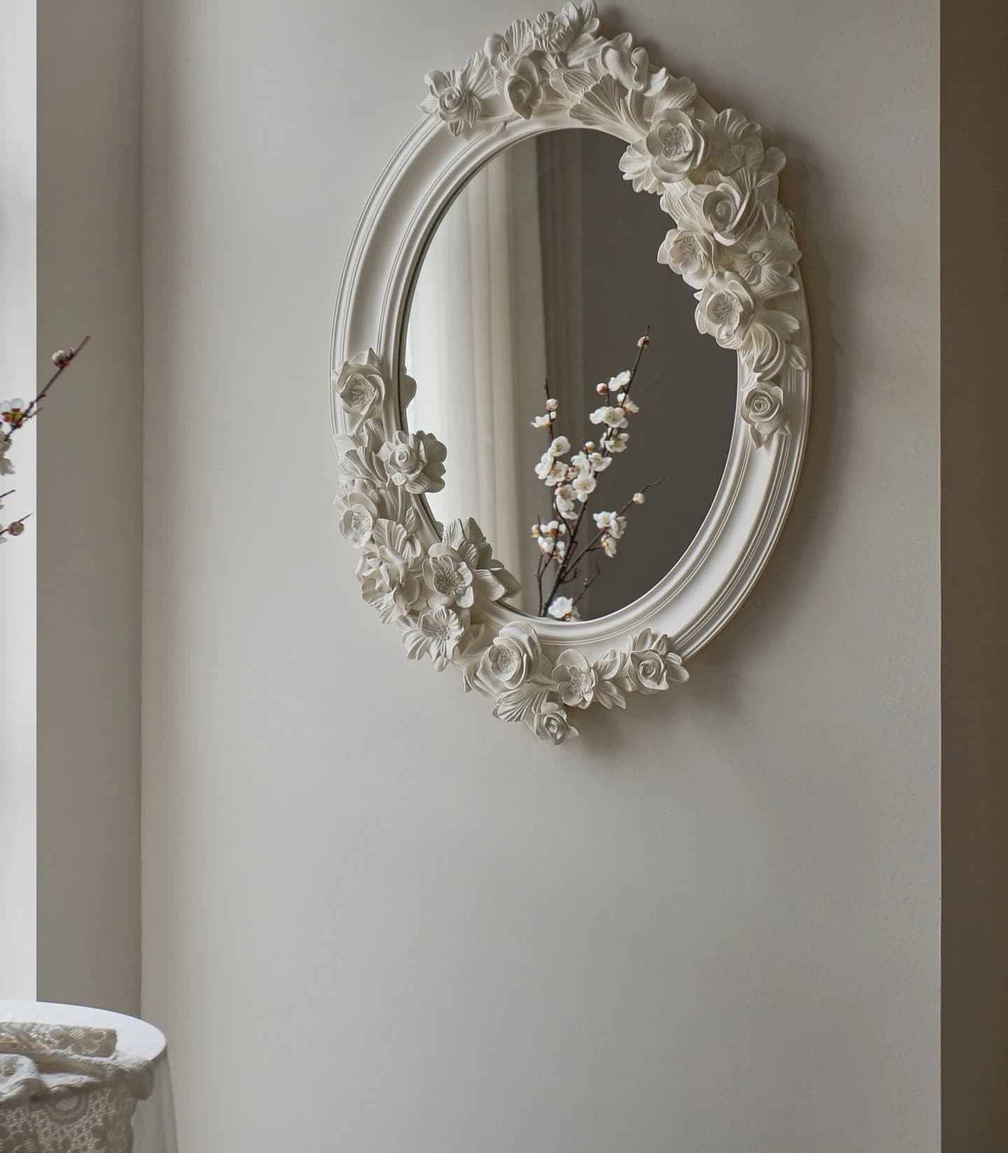 French retro bathroom mirror premium lace shape carved dresser mirror