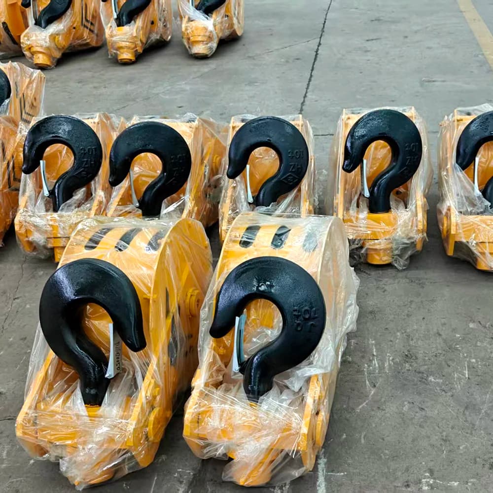 Rotatable Grade 80 Hoist Hook Swivel Rigging Hook with 4409 Lbs Load Capacity for Crane Lifting