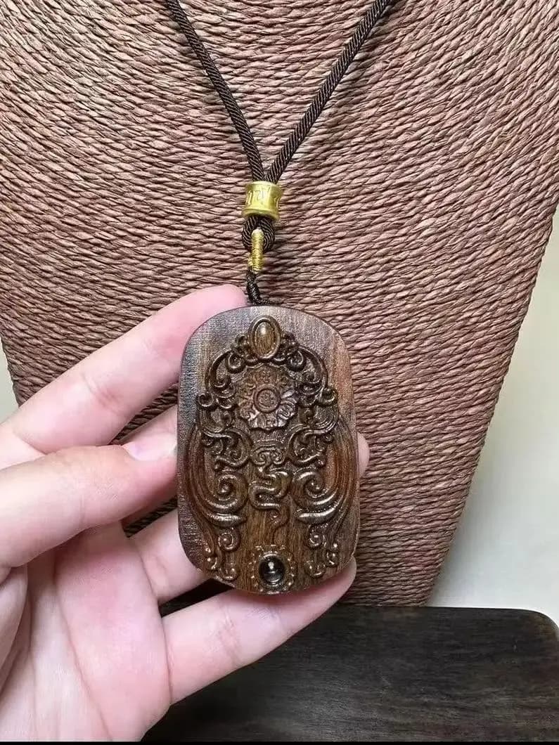 Natural solid wood Brunei Tara Guanyin old material aloeswood pendant Nothing for men and women engraved card gift