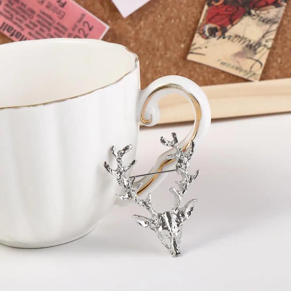 Personality Animal Elk Head Brooch Lapel Pin Clothes Pins Christmas Badge Clothes Accessories Jewelry Deer Metal Brooch Boys