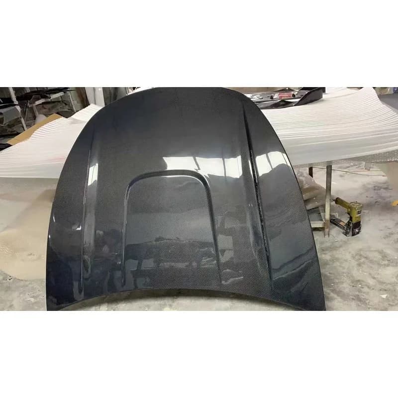 High Quality Wet Carbon‑Fiber Engine Hood, Aftermarket Auto‑Body Spare Part Compact‑Sized EV‑SUV