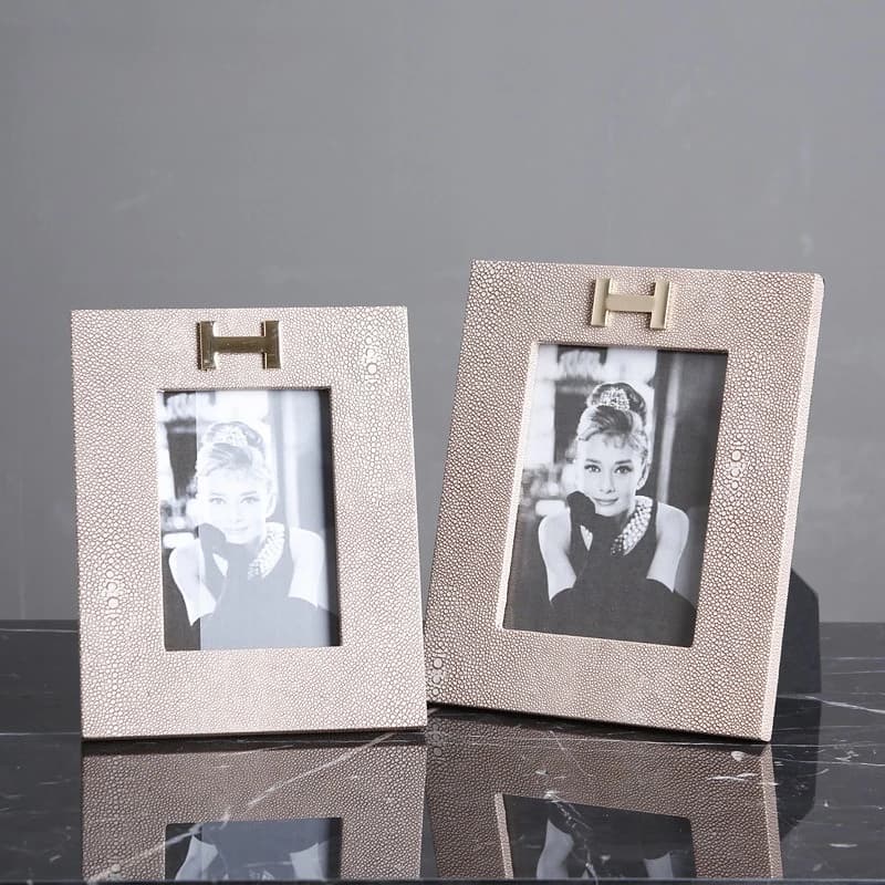 Creative light luxury Nordic simple fashion metal fish skin photo frame,  furniture exhibition hall  decoration ornament