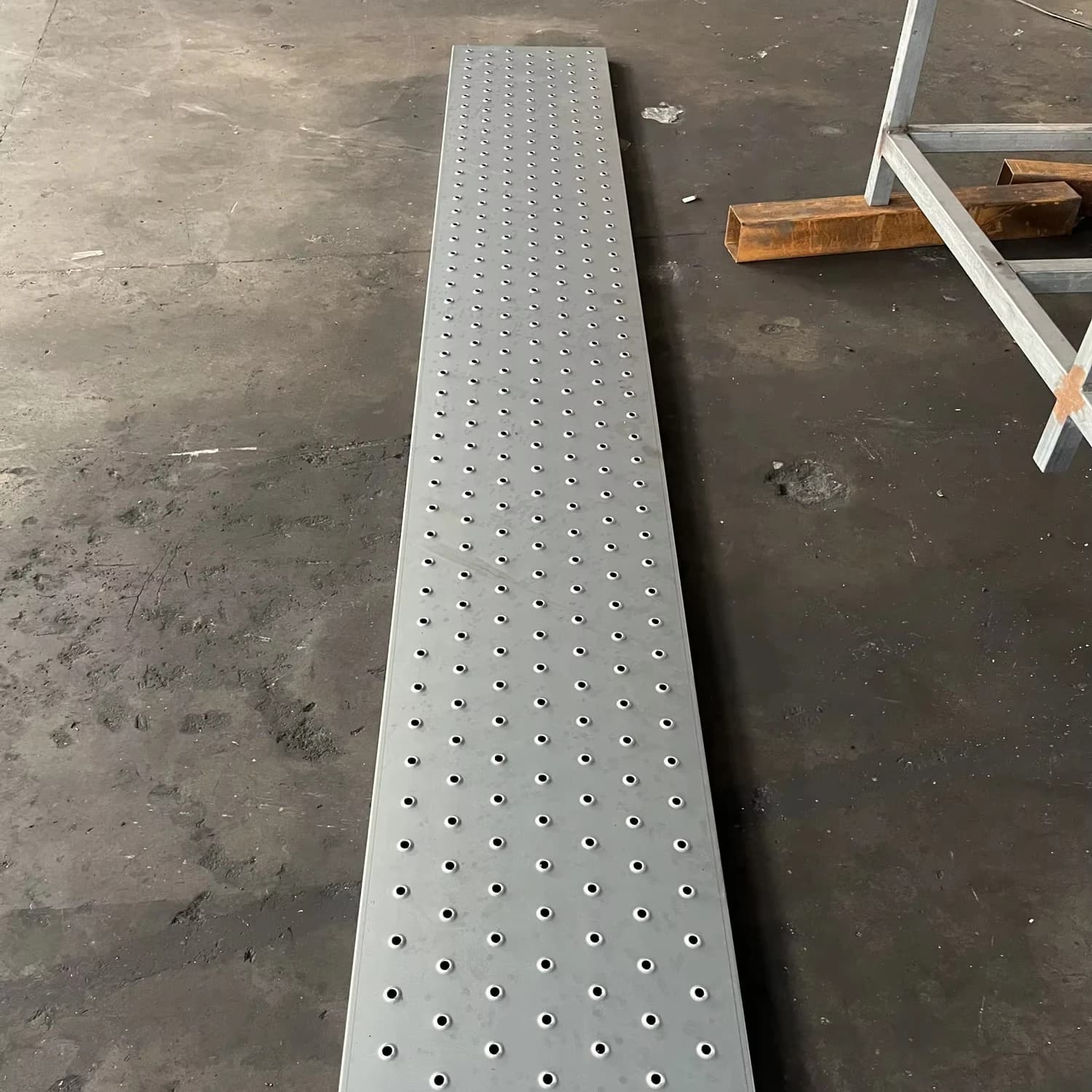 Anti Slip Photovoltaic Aluminum Rooftop Solar Installation Maintain  Solar Mounting System Walkways