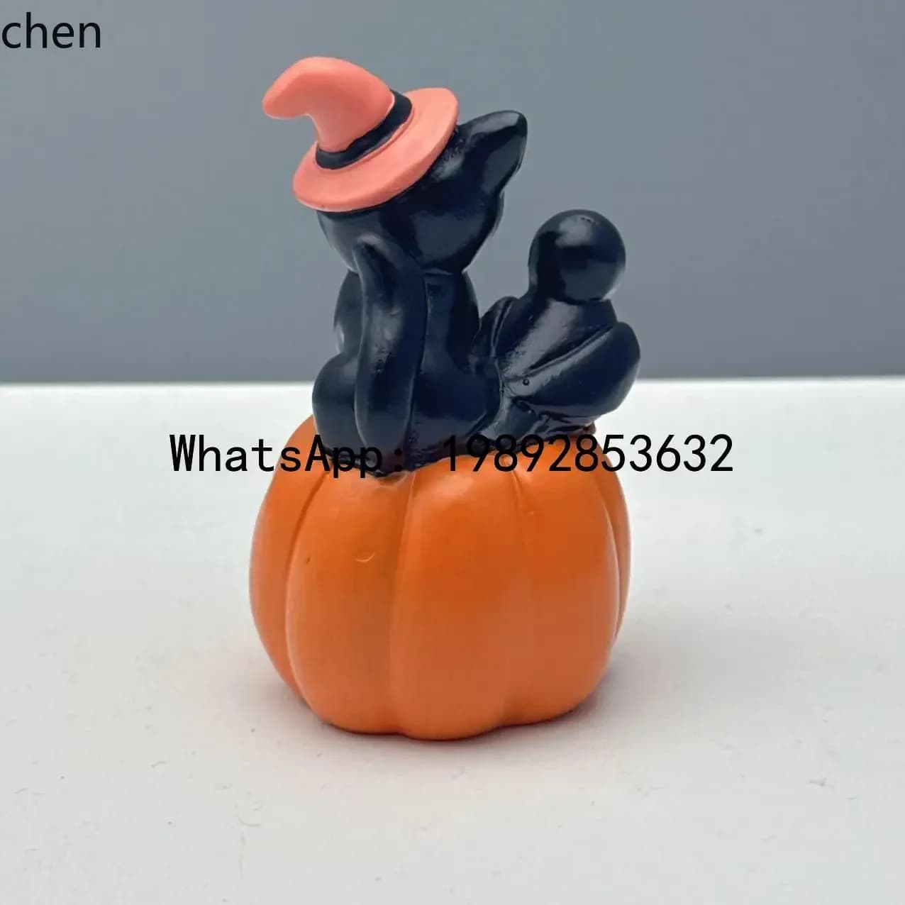 ww21 Holiday Cat Pumpkin Ornament Statue