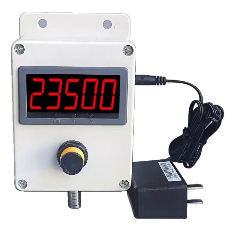 The pedestrian flow counter automatically detects the mall's entry and exit statistics, and the electronic digital display displ