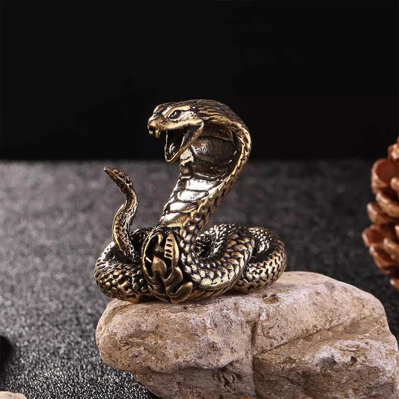 Solid brass cobra tea pet ornament, zodiac snake figurine, desk decoration, and craft item for office use