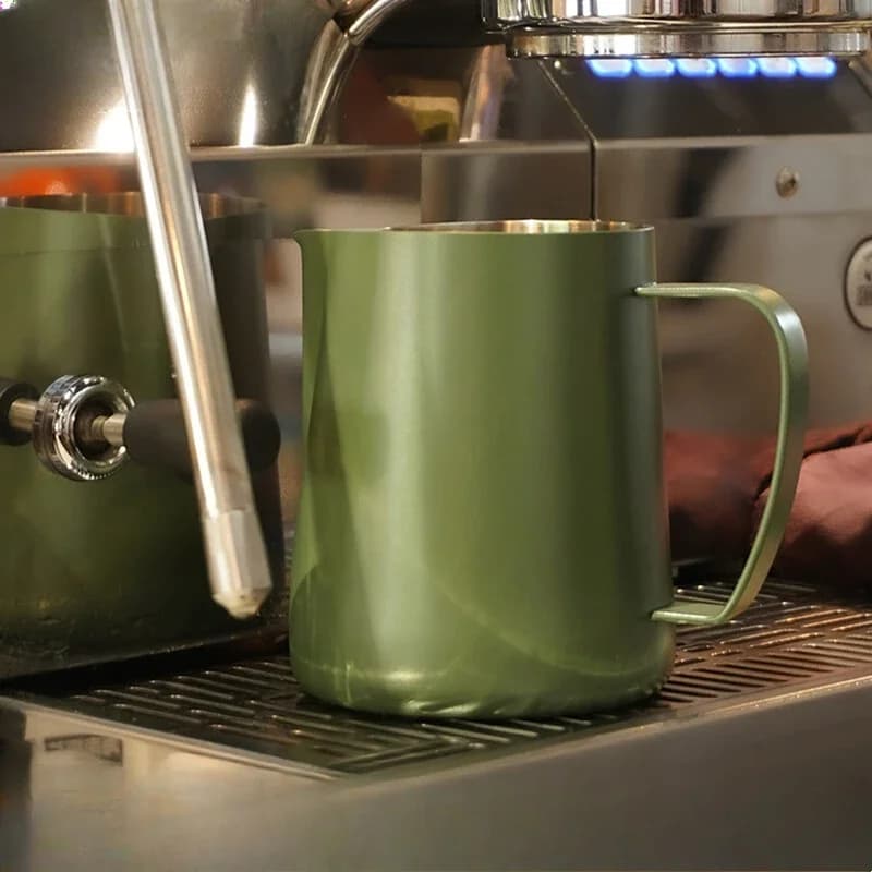 Airflow latte tank, pointed nozzle, round nozzle, stainless steel milk foam cup with graduated milking tank, coffee latte cup