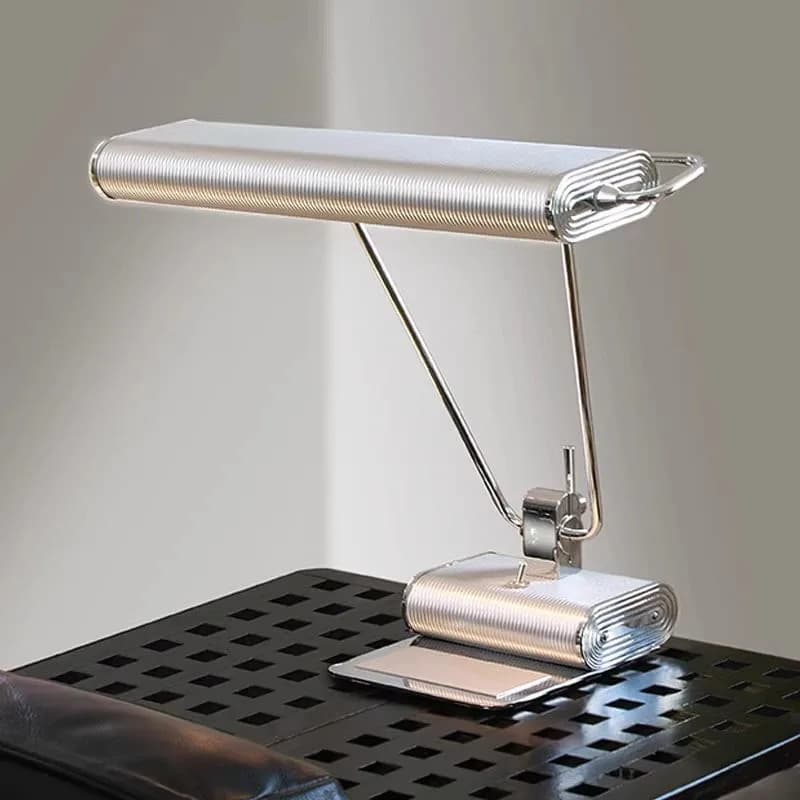 Modern Nordic decorative lamp table lamp, bedside high-end classic bedroom bedside desk lamp table lamp