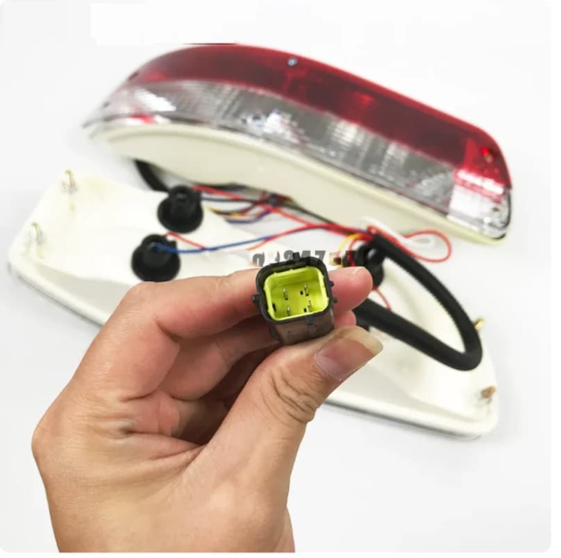 Excavator Accessories For Kobelco SK200 210 230 250 260-6E-6-8 Super 8 Excavator Rear Taillight Back Car Rear Light