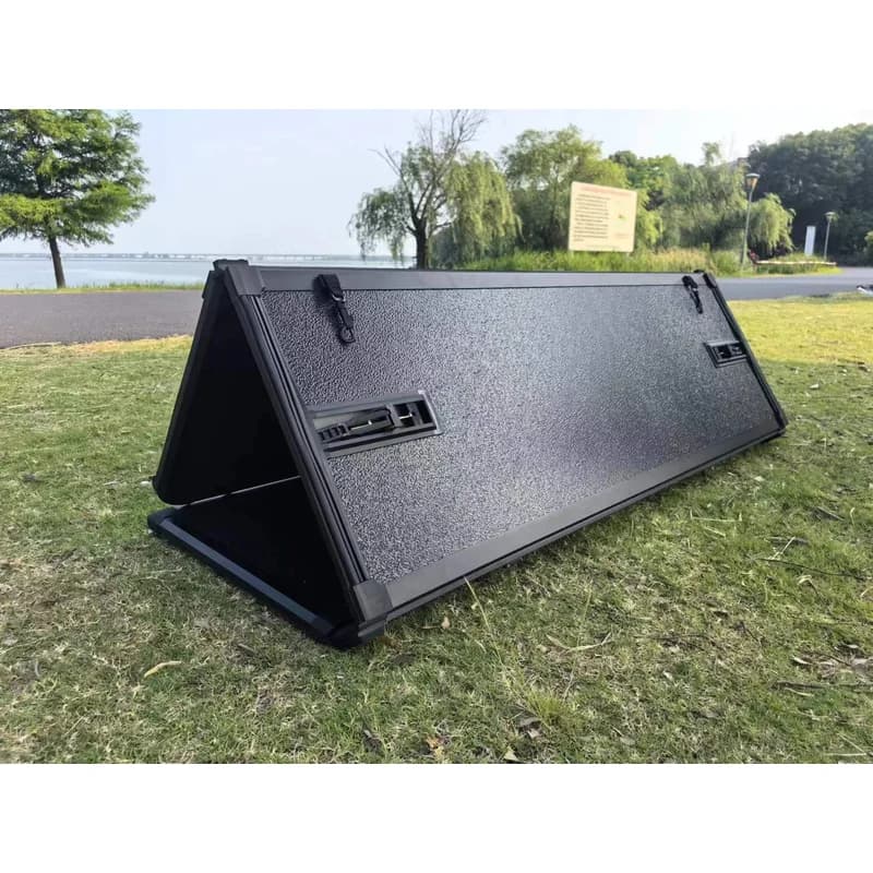 High-Quality Replacement Heavy Duty 4x4 Off-Road Aluminum Hard Tri-Fold Tonneau Cover for R1T 2022-2025