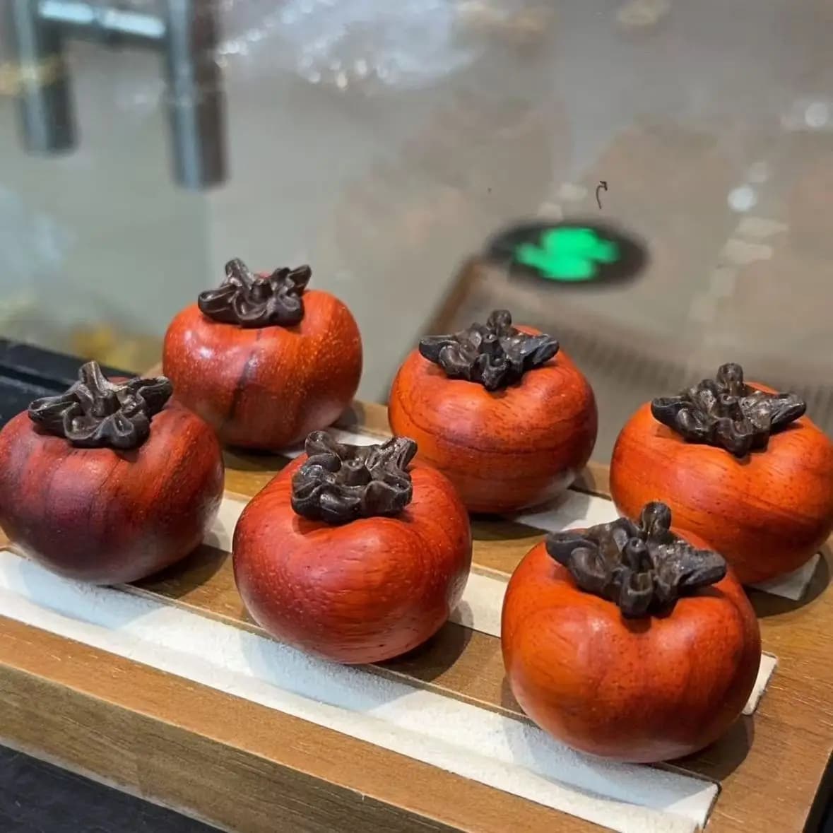 Natural Wood Persimmon Figurine Hand Play Wenwan Car Tea Table Living Room Decor Collectible Good Luck Fortune Home Display