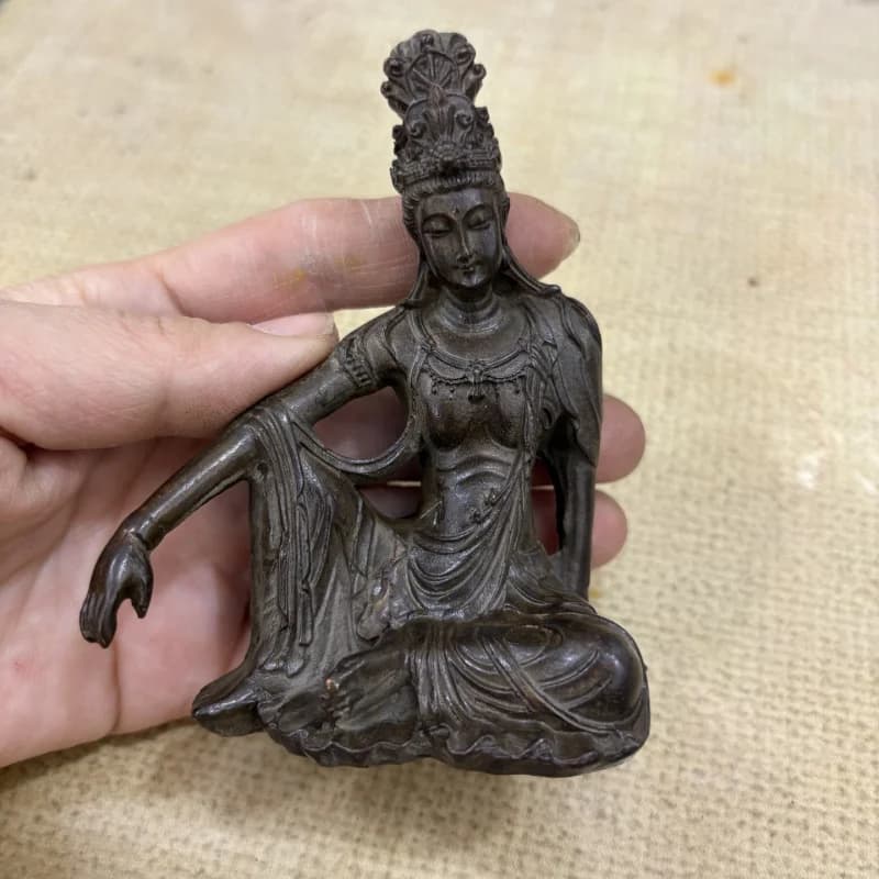 Exquisitely Carved Katsura Wood Guanyin Bodhisattva Statue Ornament, Vintage Zen-Inspired Decorative Item for Home Worship