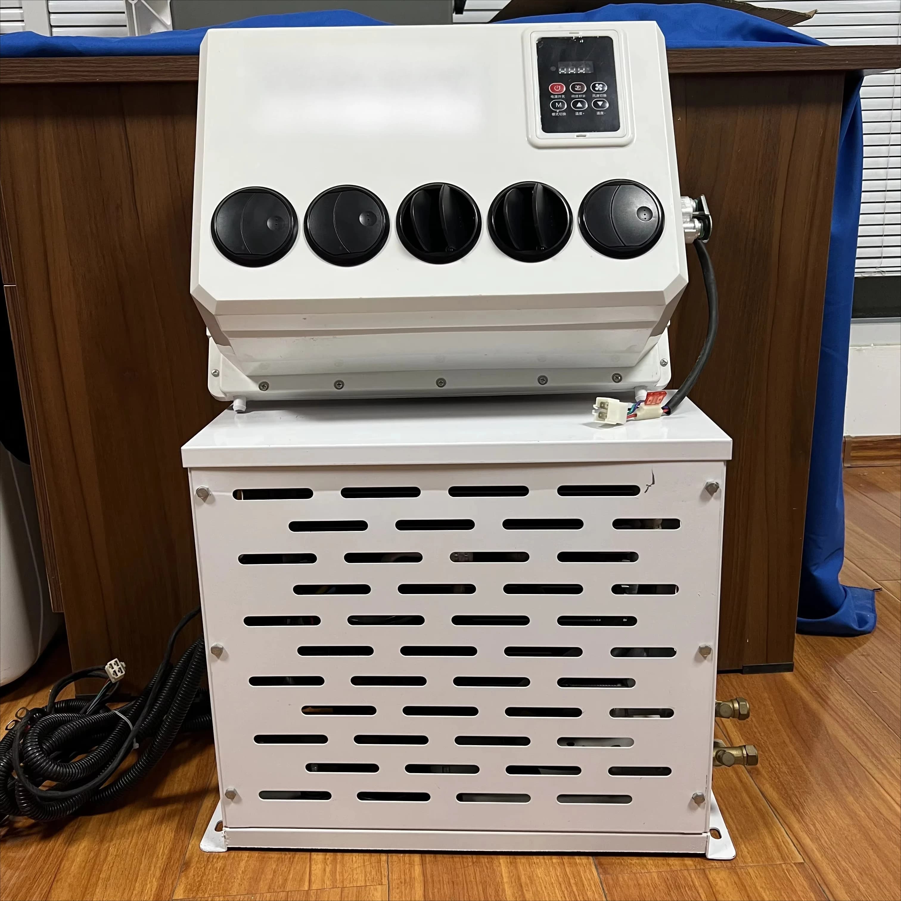 Electric AC Split Unit New Arrival 12V DC Air Conditioner for Cars Trucks Buses Boats 24V Made for R-134a Excavators