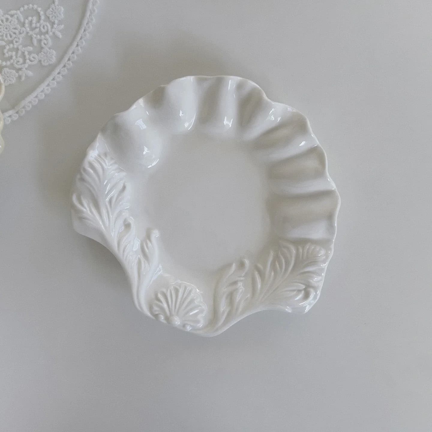 Ceramic Dessert Plate Fruit Plate Shell Relief Underglaze Jewelry Dish, Decorative Tray for Rings Earrings Necklaces Bracelet