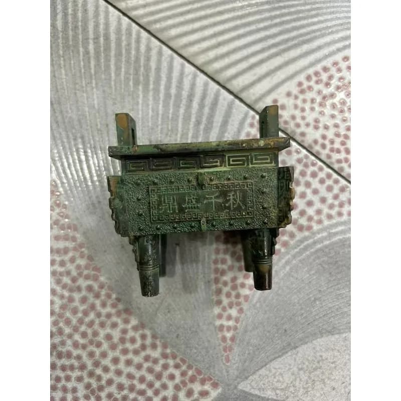 Copper four-sided incense burner for home use, suitable for offering incense, sandalwood, and agarwood, with a four-legged stand