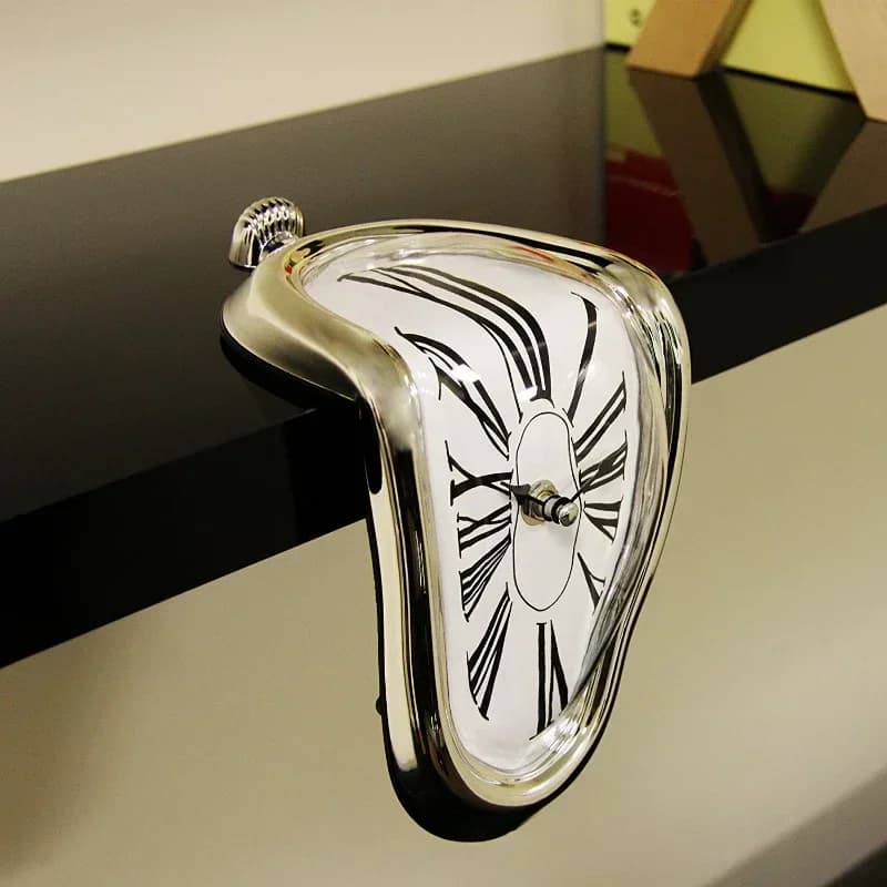 Retro Creative Distortion Clock Personality Melting Home Living Room Decoration Clock Silent Bedroom Bedside Clock