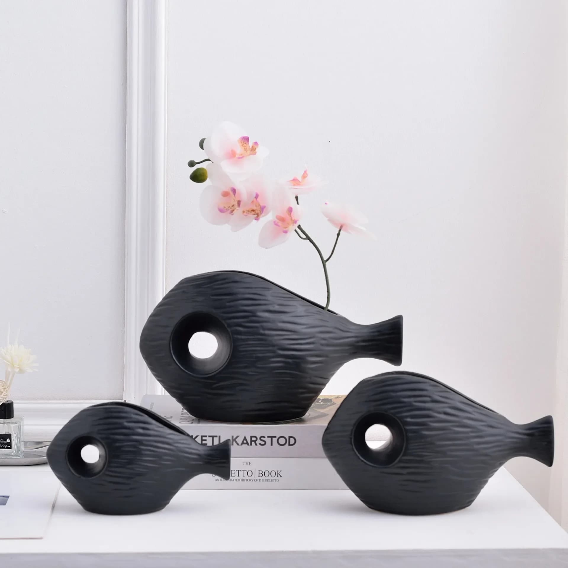 Creative Abstract Whale Ceramic Sculpture Ornament Modern Flower Vase Home Living Room Wine Cabinet Tabletop Decor Craft
